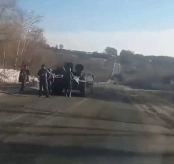 रूसी सेना ने कीव में प्रशासनिक इमारतों पर हमले की चेतावनी दी, आस-पास के नागरिकों को घर छोड़ने को कहा